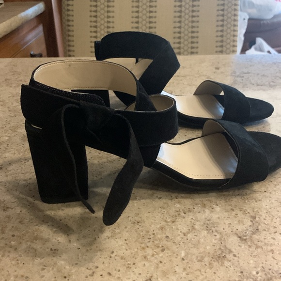 NWOT Signature by Journee Collection Hether Black Suedes Sandal Size 9 - Picture 8 of 11